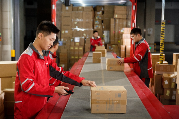 京东物流连续12年春节也送货，大年初一最快也能半日达